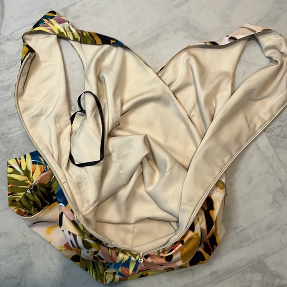 Bebe Wrap top mini Dress V-neck Multicolor Fully lined Size XS - Picture 12 of 12